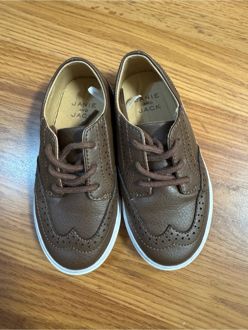 NWOT Janie and Jack Kids' Brown Wingtip Sneakers Size 9.